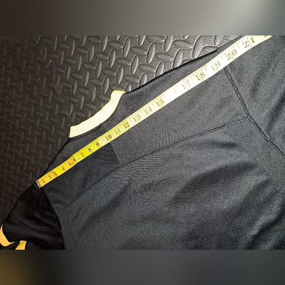 2013 IIHF Nike Team Canada Nike Live Strong hockey jersey - Picture 9 of 10